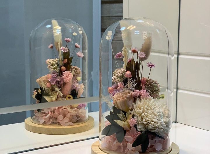 Gift your loved ones with the pretties glass dome flower Singapore