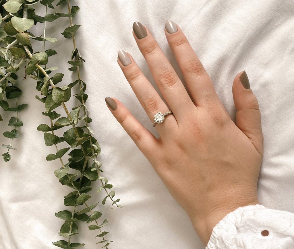 engagement rings is silver